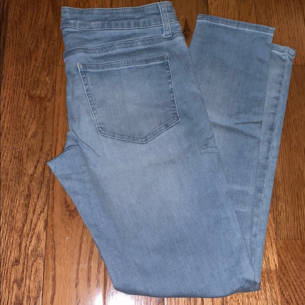Uniqlo Mid Rise Tapered Ultra Stretch Skinny Jeans